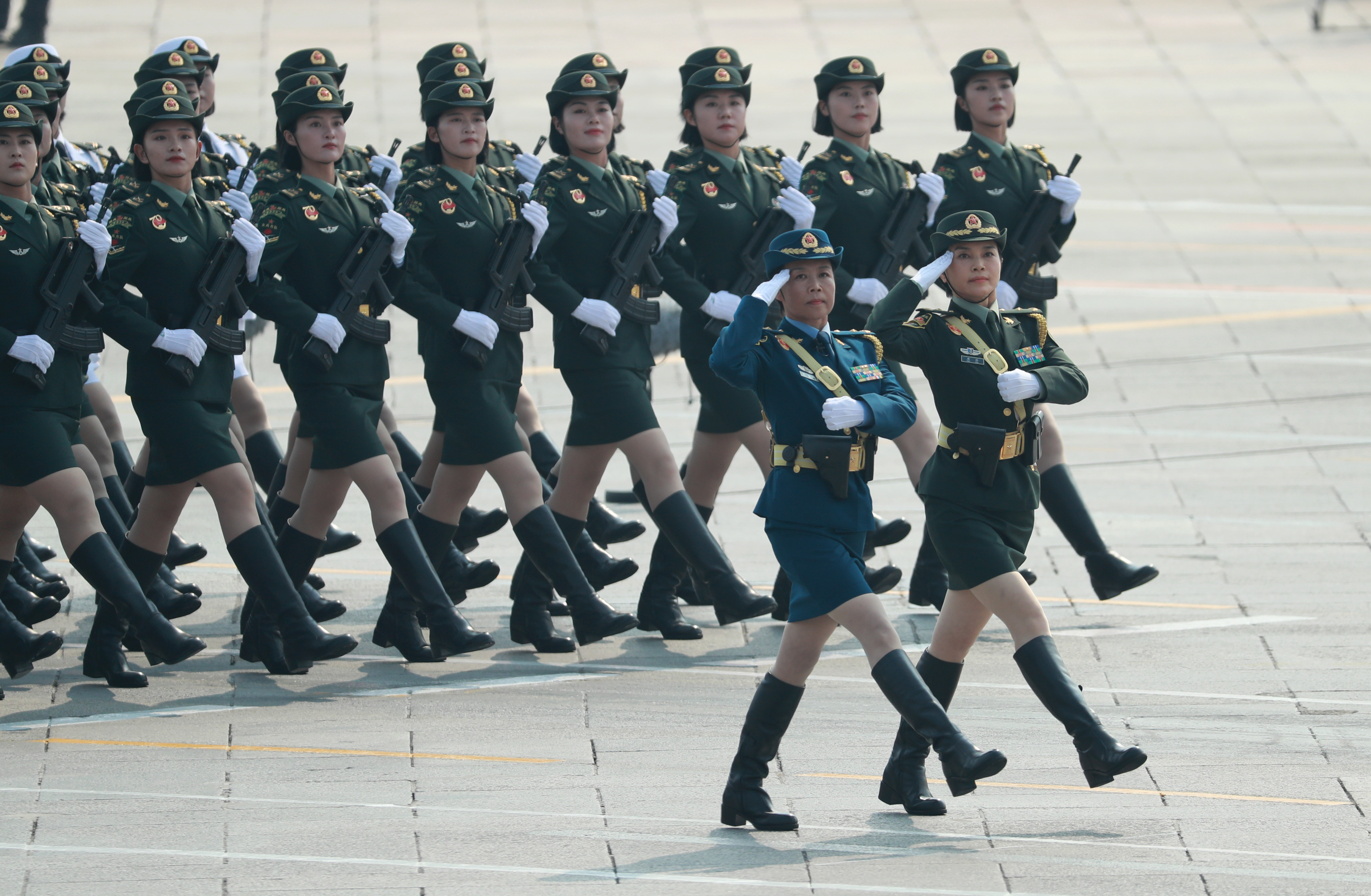 中国拟修订兵役法,在生育,健康等方面为女军人提供特别保护